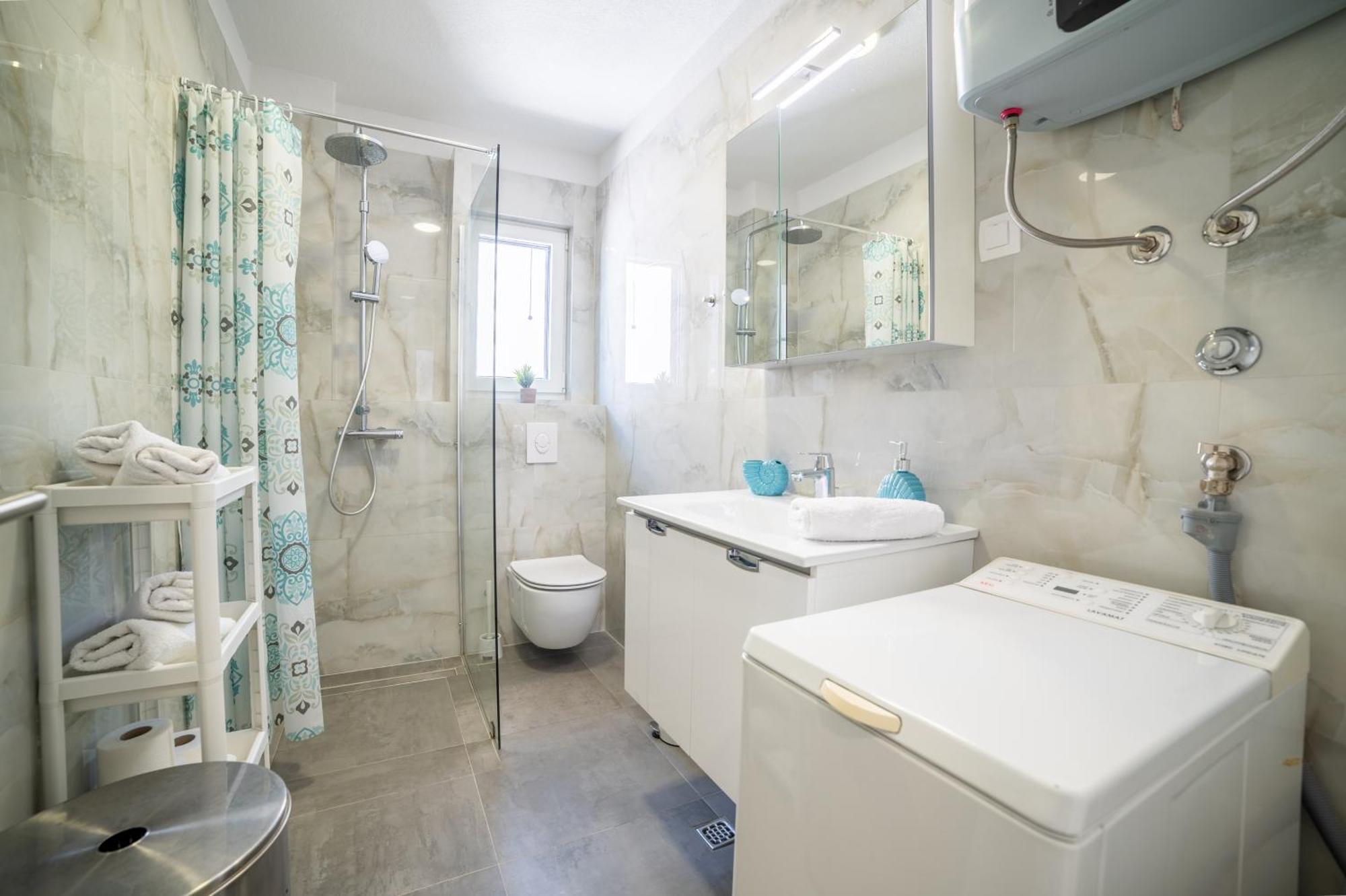 Blue Lagoon Apartment *
